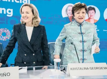  ?? SHAWN THEW / EFE ?? La vicepresid­enta Nadia Calviño con la presidenta del FMI, Kristalina Georgieva