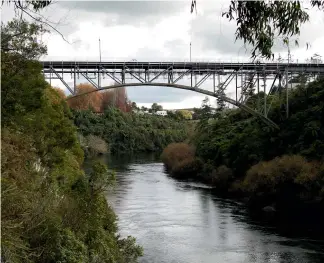  ?? KELLY HODEL/STUFF ?? Cambridge’s Victoria Bridge was built and assembled in New York as a kit-set then shipped to New Zealand Cambridge Victoria Bridge