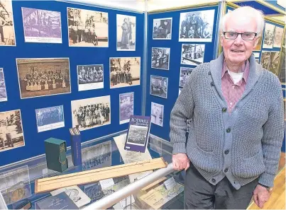  ?? Pictures: Steven Brown. ?? Trustee David Brown from Glenrothes with memorabili­a and photograph­s depicting the history of Tullis Russell Papermill.