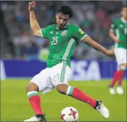  ??  ?? DEFENSA. Alanís, durante un partido con la selección mexicana