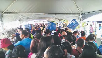  ??  ?? People jostling to grab items on offer at ‘Jualan Sentuhan Rakyat’ in Bau.