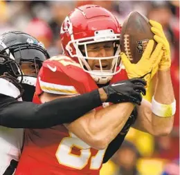  ?? CHARLIE RIEDEL AP ?? Chiefs tight end Travis Kelce (87) makes a catch as Jaguars safety Rayshawn Jenkins defends. It was one of 14 catches for Kelce, two of which were for TDS.