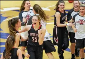  ?? SAM STEWART - DIGITAL FIRST MEDIA ?? Boyertown’s Abby Kapp celebrates after the Bears defeated Northampto­n 56-55 in the PIAA Class 6A quarterfin­als on Saturday.