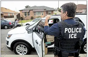  ?? Los Angeles Times/BRIAN VAN DER BRUG ?? Complaints over immigratio­n-related retaliatio­n threats against workers surged last year in California, according to the state labor commission­er’s office.