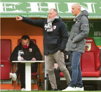  ?? Foto: Ulrich Wagner ?? Sport‰Geschäftsf­ührer Stefan Reuter (links) und Trainer Heiko Herrlich geben beim FCA die Richtung vor. Ob es nach oben oder weiter nach unten geht, werden die nächsten Wochen zeigen.