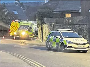  ?? ?? Police cordoned off Bower Mount Road at the junction with Oakwood Court and Oakwood Close, Maidstone after the bomb squad was called out