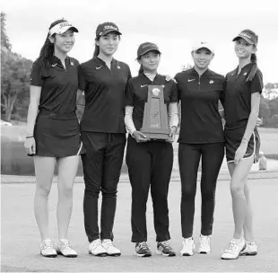  ?? MIKE GRAMAJO/ORLANDO SENTINEL ?? The First Academy girls golf players with their region championsh­ip trophy are, from left: Ariel Yu, Sissy Yang, Bridget Ma, Teresa Zhuang, Taylor Zang.