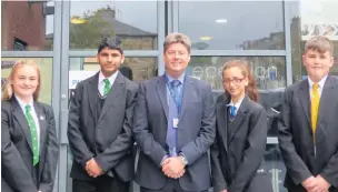  ??  ?? New Rhyddings Business and Enterprise School headteache­r Andrew Williams with pupils, from left: Charlotte Haworth, Ihtisham Mumtaz, Headteache­r Mr Andrew Williams, Halima Ilyas and Joe Mason