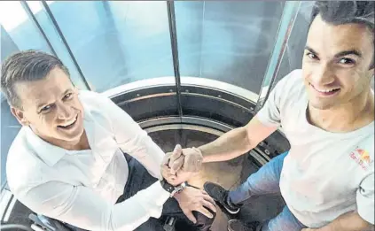  ?? FOTO: KTM ?? Pit Beirer y Dani Pedrosa Han sellado el acuerdo para que el piloto de Castellar del Vallès sea piloto probador de KTM en 2019 y 2010