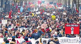  ?? /EFE ?? Más de 800.000 manifestan­tes protestaro­n, aunque los sindicatos afirman que fueron 1,5 millones.