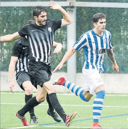  ?? FOTO: LUIS M. UNCITII ?? Alfonso Valín El defensa del Somorrostr­o anotó dos goles en el empate a tres contra la Real Sociedad C