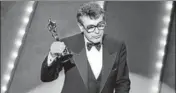  ?? AFP ?? Milos Forman holds up his Oscar for Amadeus in 1985.