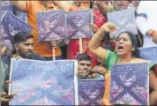  ?? PRAFUL GANGURDE/HT ?? Rajput community members protest against Padmavati movie in Thane on Friday