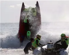  ?? HEINRICH SAUER ?? COMPETITOR­S open full throttle as the flag drops on day one of the Trans Agulhas Challenge. |