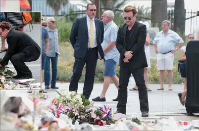  ??  ?? Bono, le leader du groupe de rock U, a déposé devant le kiosque à musique, un bouquet de roses blanches accompagné d’un message : « Il n’y a pas de fin au chagrin, c’est pour ça que je sais qu’il n’y a pas de fin à l’amour. BONO, avec respect pour les...