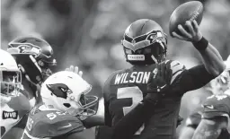  ?? STEVEN BISIG/USA TODAY SPORTS ?? Seahawks quarterbac­k Russell Wilson (3) throws the ball before being hit by Cardinals linebacker Chandler Jones (55).