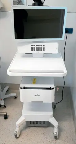  ??  ?? Large used a telehealth cart to connect a Thames stroke patient with a neurologis­t.