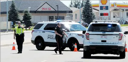  ?? NEWS FILE PHOTO ?? Medicine Hat police officers block off South Ridge Drive during a disturbanc­e in this July 2017 file photo. The city and the Medicine Hat Police Service have entered into binding arbitratio­n to replace a long-expired contract. The police have been without a contract since late 2016.