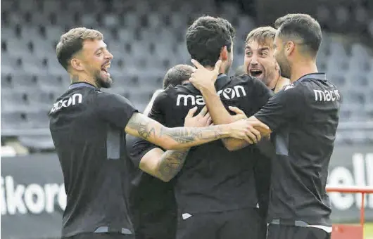  ?? CD CASTELLÓN ?? Sesión entretenid­a y divertida de los futbolista­s del Castellón en el Estadio Castalia en la previa de la visita al Cornellà en el RCDE Stadium.