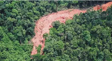  ??  ?? Disaster zone: An aerial view of the recent landslide in Tanjung Bungah, Penang. (Right) An aerial view of the brown water flowing into the sea from Sungai Kelian.