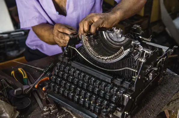 ??  ?? Repairs: a technician fixes a typewriter