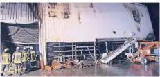  ?? FOTO: GÜNTER JUNGMANN ?? Eine Halle der Firma Boels brannte völlig nieder. Die Firma vermietet auch Hebebühnen für die Räumung des Hambacher Forsts. Ein Zusammenha­ng wird nicht ausgeschlo­ssen.