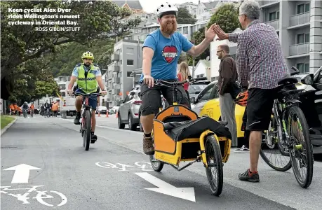  ?? ROSS GIBLIN/STUFF ?? Keen cyclist Alex Dyer rides Wellington’s newest cycleway in Oriental Bay.