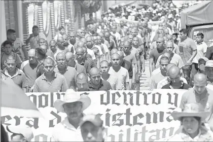  ??  ?? ▲ El 25 aniversari­o del Centro de Derechos Humanos Tlachinoll­an, en Guerrero, motivó marchas de apoyo. Foto Luis Castillo