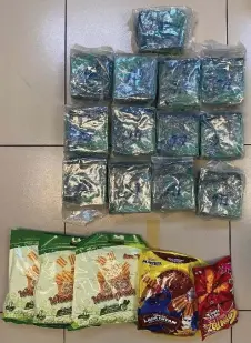  ?? ?? Handout photo shows the items confiscate­d by the Customs Department at Sibu Airport.