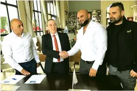  ??  ?? Officials signing the protocol to make TRNC Boxing Federation a member of Biba