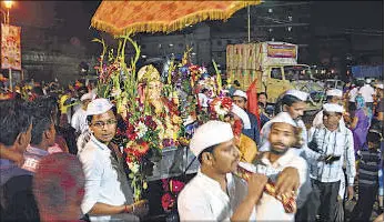  ?? RISHIKESH CHOUDHARY ?? A Ganesh idol of Ambika Vishwast Mandal being taken for immersion at an artificial lake at Ulhasnagar.