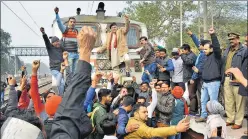  ?? PTI ?? A group of protestors stop a train in Mathura on Wednesday.