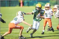  ?? Contribute­d Photo ?? Bantam Crusher Henry Schmedlen dodges the Gator defense for a score.