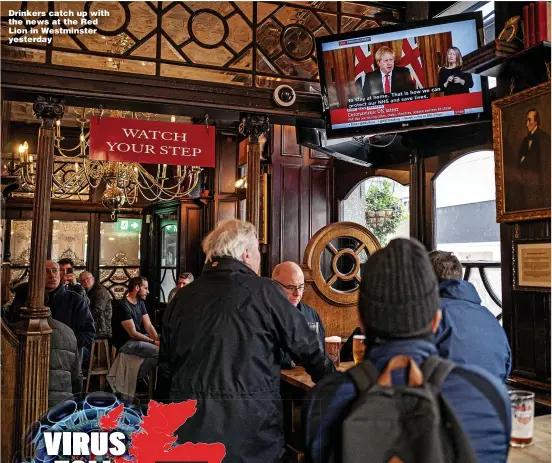  ?? Picture: LNP ?? Drinkers catch up with the news at the Red Lion in Westminste­r yesterday