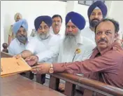  ?? PARDEEP PANDIT/HT ?? SAD candidate Naib Singh Kohar (2R) flanked by party president Sukhbir Singh Badal (L) and state BJP chief Shwait Malik; and (right) AAP’s Rattan Singh Kakkar Kalan (R) with party leader Sukhpal Singh Khaira, submitting nomination papers to SDM Jagjit...