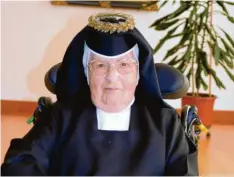  ?? Foto: Christian Pagel ?? Seit vielen Jahrzehnte­n steht sie auf eine besondere Weise im Dienst des Glaubens: Schwester Hildemar von der St. Josefskong­regation konnte jetzt in Ursberg ihr 75-jähriges Profess-Jubiläum feiern.