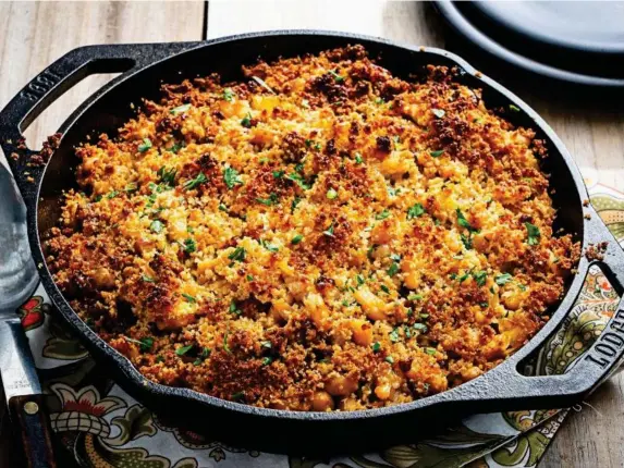  ?? (Scott Suchman/The Washington Post) ?? Top with parmesan and breadcrumb­s for crunch