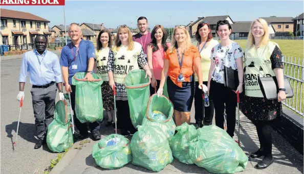  ??  ?? It’s in the bags Ferguslie Housing Associatio­n Staff, Renfrewshi­re Council and residents took part in one litter-picking exercise