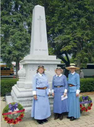  ??  ?? Above (from left) Heather, Debra and Kathleen at the Belleville, Ont., Cenotaph.