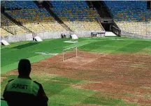  ?? FABIO MOTTA/ESTADÃO ?? Às traças. Gramado ruim simboliza abandono do Maracanã