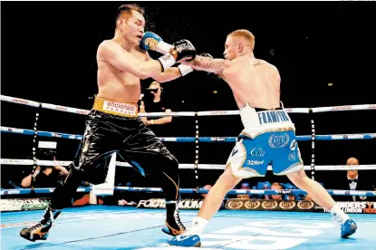  ??  ?? El duelo entre Nonito Donaire (i) y Carl Frampton, en Belfast