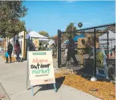  ?? Alison Yin / Special to The Chronicle ?? Vendors sell goods at Akoma Outdoor Market in a converted empty space rebranded as Liberation Lot across the street from Eastmont Mall in Oakland.