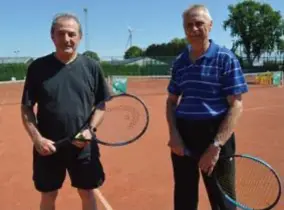  ?? FOTO ?? Jean-Pierre Smets en Fons Tobé ruilden hun voormalige club in voor TC Ter Breme. “Ik speel hier graag”, zegt Fons.