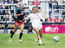  ?? JEFF DEAN/AP ?? Chicago Red Stars defender Sarah Gorden (11) passes the ball during the second half of the NWSL championsh­ip match against the Washington Spirit on Nov. 20, 2021, in Louisville, Ky.