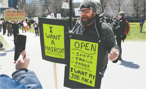  ?? CHRIS HELGREN / REUTERS ?? A protester outside the Ontario legislatur­e in Toronto last Saturday as he demands the removal of restrictio­ns that have been put into place due to the coronaviru­s pandemic.