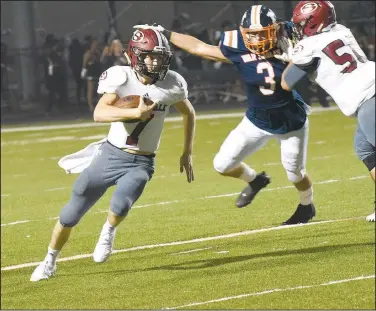  ?? NWA Democrat-Gazette/FLIP PUTTHOFF ?? Connor Hutchins (7) runs for Springdale High School while Garrett Murdock (3) pursues for Rogers Heritage against Springdale’s Aloysius Namwe (50).