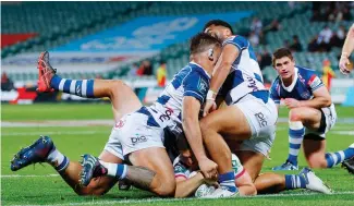  ?? Photo / Getty Images ?? Angus Ta’avao (left) was forced off after a collision with his Auckland teammate.