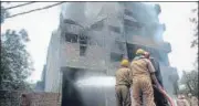  ?? HT PHOTO ?? Twenty-three fire tenders were deployed to douse the blaze at the four-storey building, in Badli on Sunday.