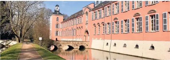  ?? RP-FOTOS: JULIA BRABECK ?? Das Wasserschl­oss Kalkum wird auch für klassische Konzerte und andere Kulturvera­nstaltunge­n genutzt.