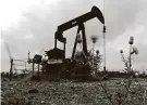  ?? Eric Gay / Associated Press ?? A pump jack sits idle on a South Texas ranch near Bigfoot. Taxpayers pay about $93,000 per well cleanup.